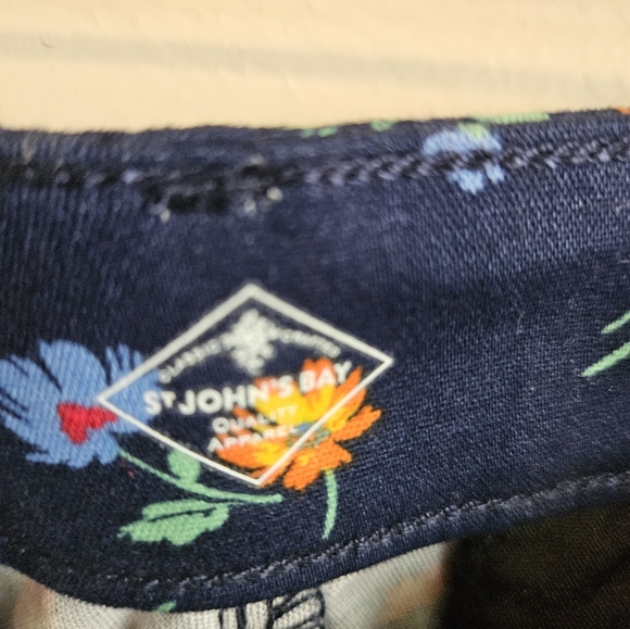 St. John Ba Floral Print Capri Pants Size 18W. - Picture 4 of 7